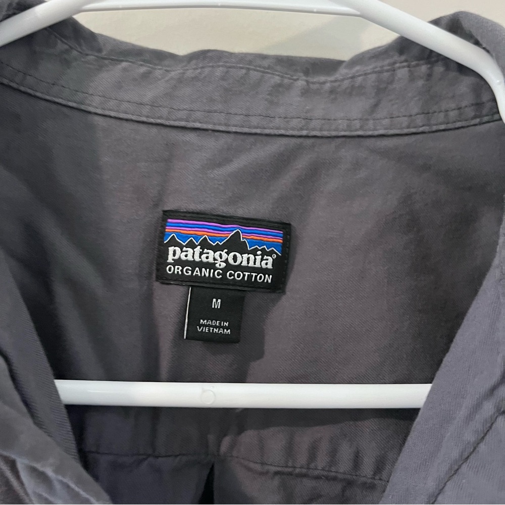 Patagonia Men’s Organic Cotton Button Up Gray Shirt With Front Pockets Medium LS - Picture 3 of 6